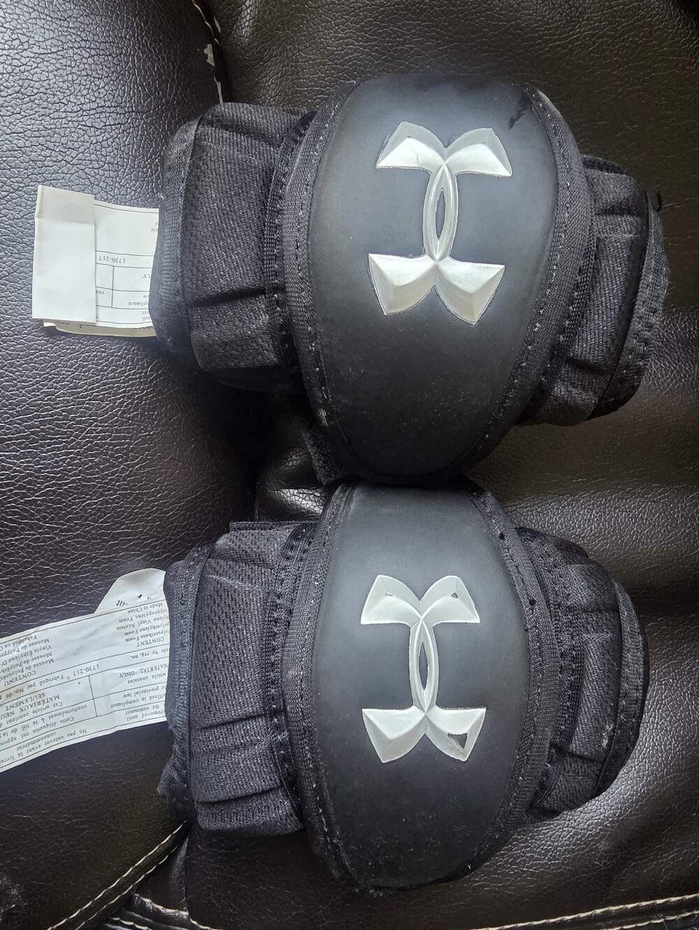 UNDER ARMOUR STREET GEAR ARM PAD SIZE SMALL BLACK WHITE PAIR RIGHT/LEFT
